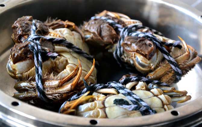 蒸螃蟹是冷水下锅还是热水下锅？
