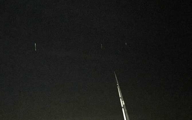 夜钓需要准备什么装备？除了钓具外，还要准备夜光漂、手电筒等！